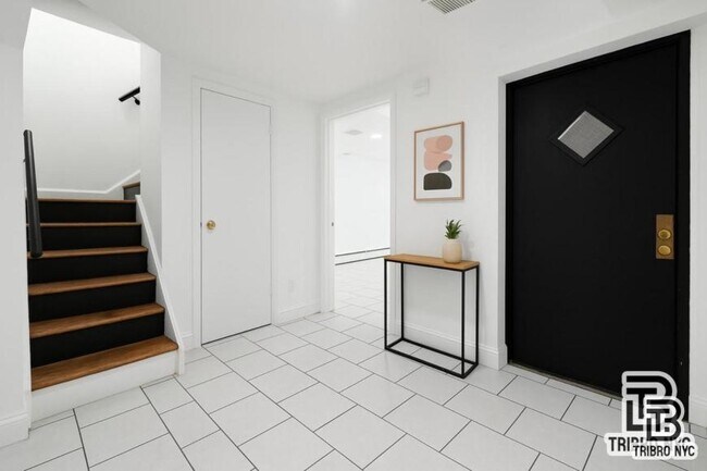 Foto del edificio - 5 bedroom in Brooklyn NY 11207