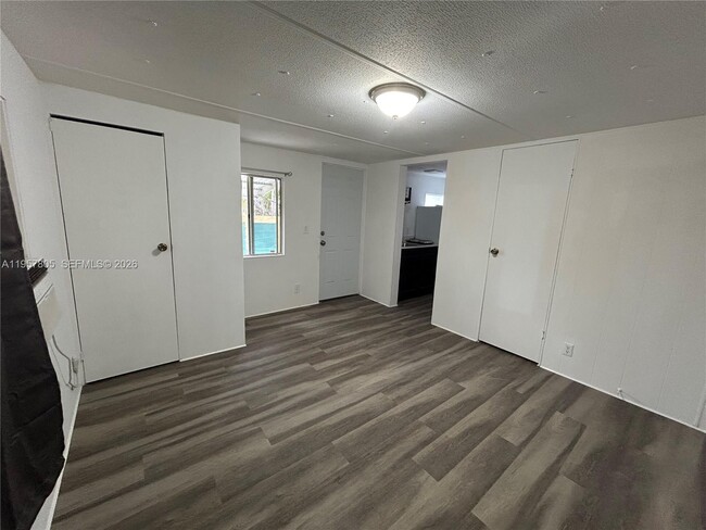 Building Photo - 11942 N Branch Rd