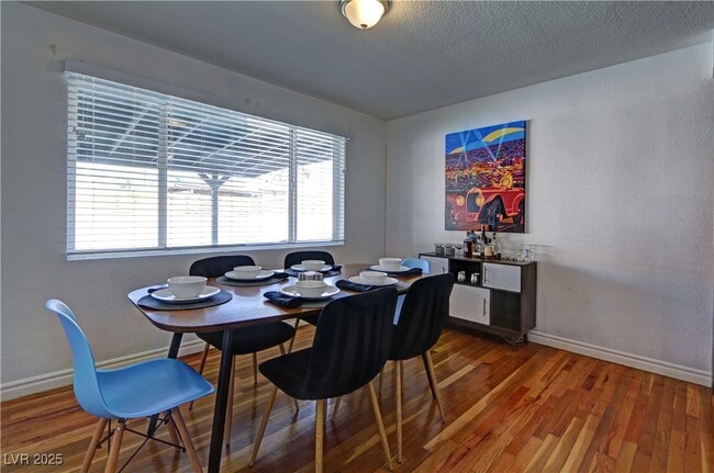 Building Photo - 2108 S 6th St