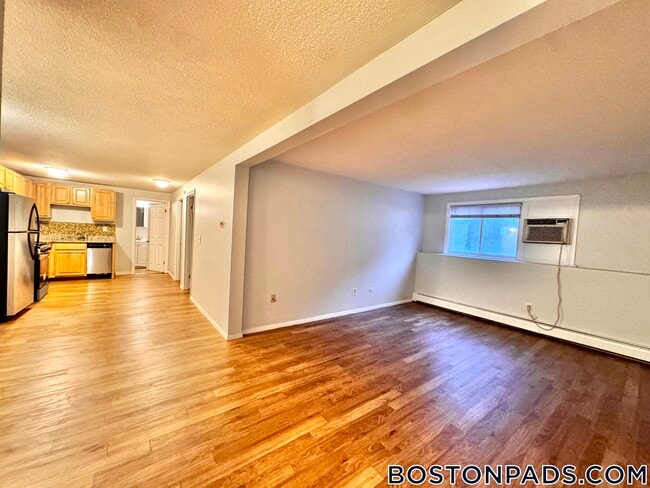 Building Photo - 715 N Main St