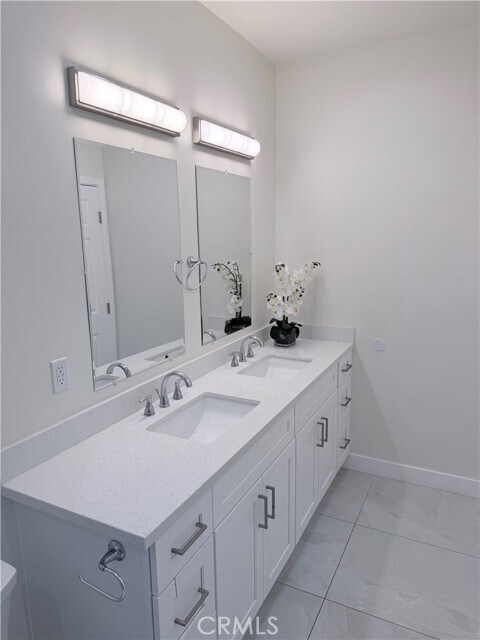 Foto del edificio - 8144 Vantage