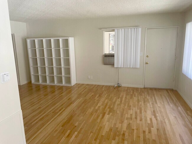 Foto del edificio - 14308 Dickens St