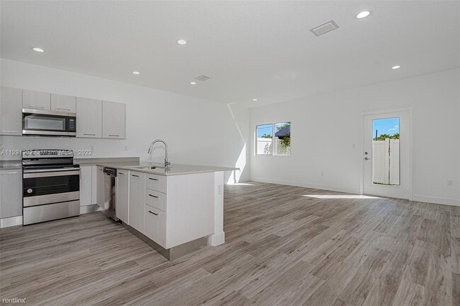 Foto del edificio - 3 br, 2.5 bath House - 1327 NW 27th Avenue