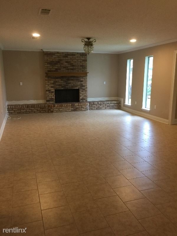 Building Photo - 3 br, 2 bath House - 14424 silverthrone