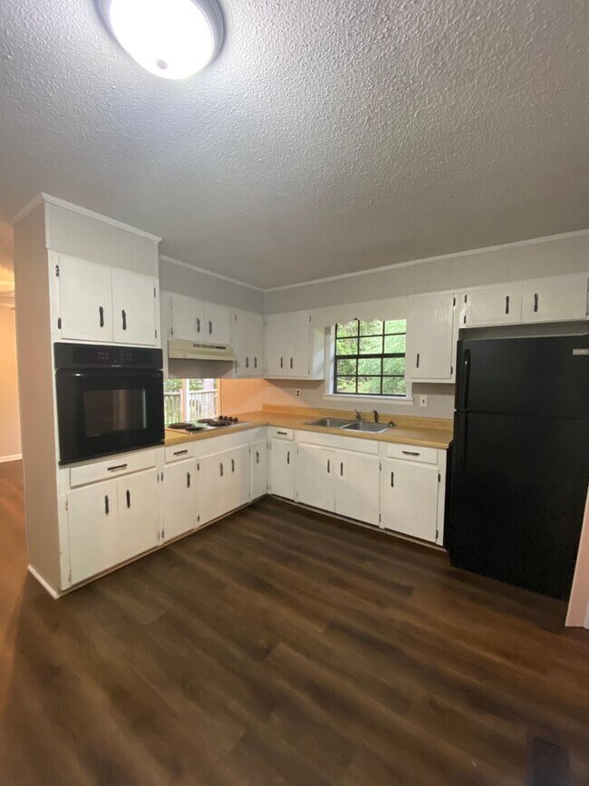 Foto del edificio - 904 Carson Ln SW