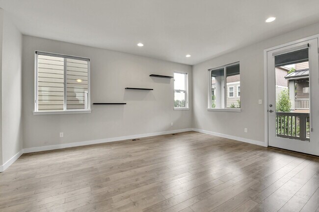 Building Photo - $2,720.95 - 3 Bed, 2.5 Bath Home in Aurora with AC and In Unit Laundry!