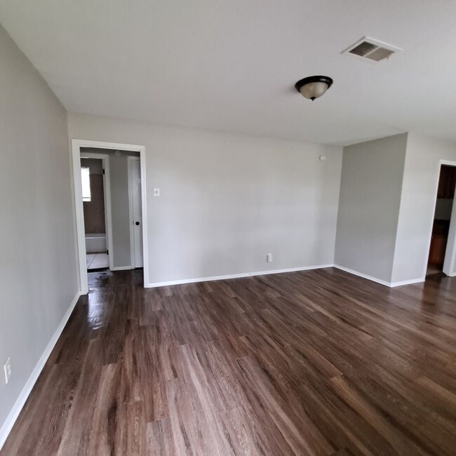 Foto del edificio - 264 E Holmes Rd