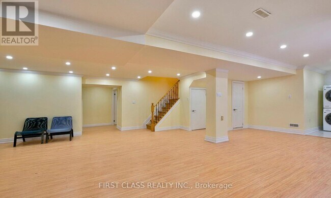 Photo du bâtiment - 1200 Rushbrooke Dr