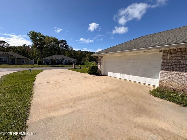 Building Photo - 15677 Moss Hollow Dr