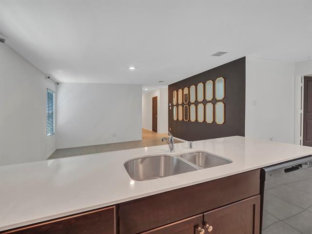 Building Photo - 228 Jasmine Dr