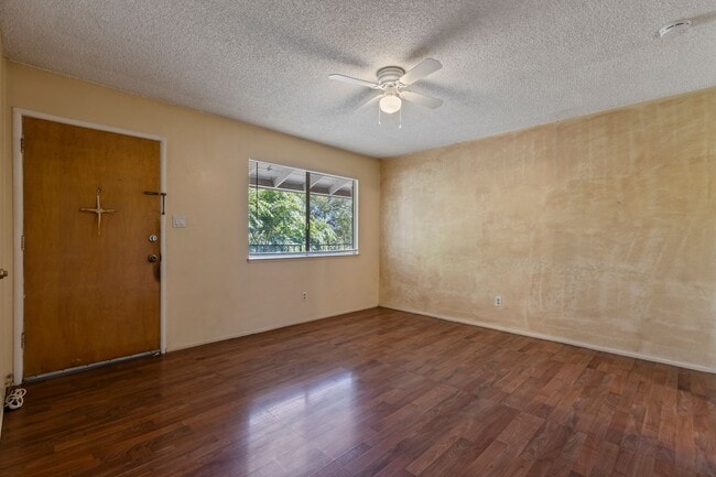 Building Photo - 814 2nd St