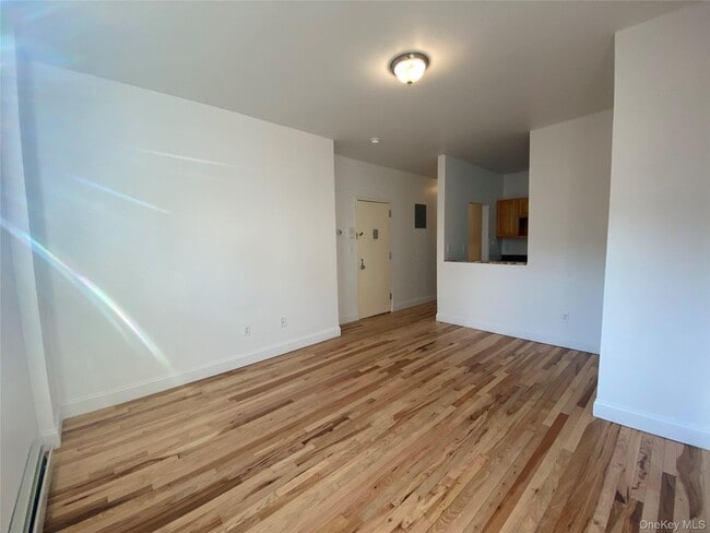 Building Photo - 91 Elm St