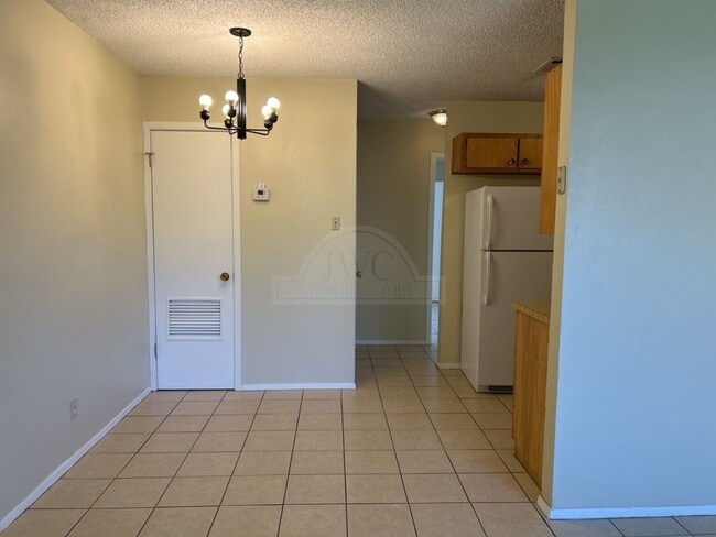 Building Photo - 2207 Cascade Dr