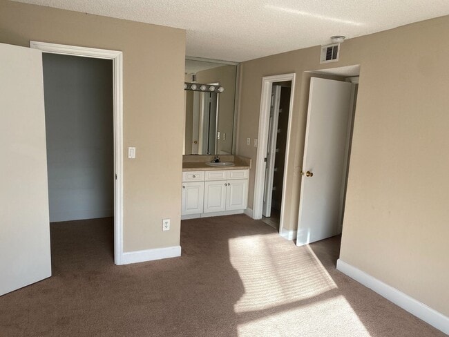 Photo - Venetian Place - 1736 Apartment