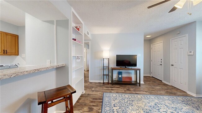 Foto del edificio - 1325 Airline Dr