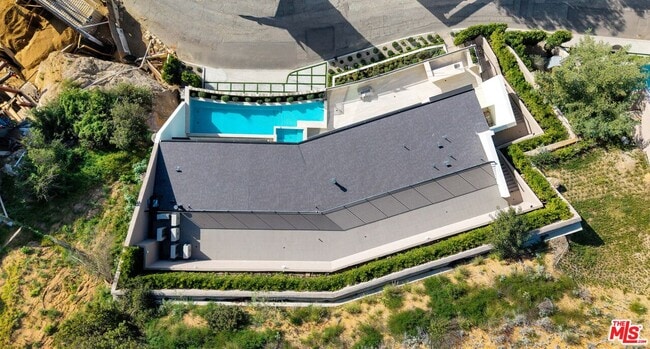 Foto del edificio - 8765 Hollywood Blvd