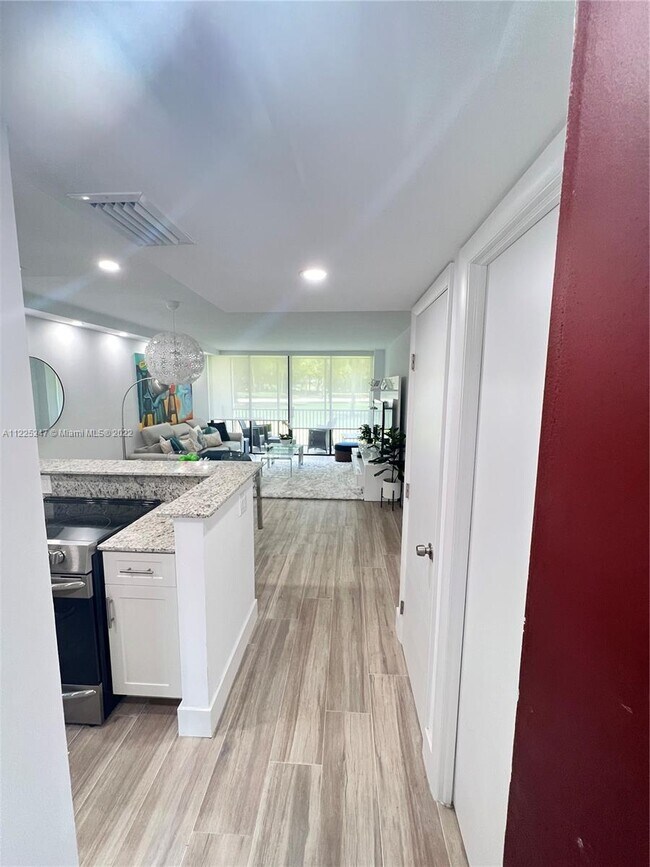 Foto del edificio - 3101 N Country Club Dr
