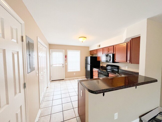 Foto del edificio - 2 Bedroom 1.5 Bathroom Townhome!!!