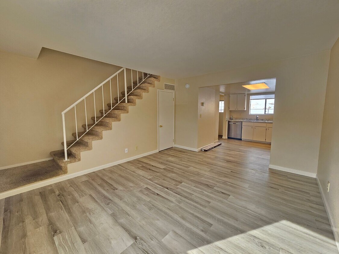 Foto principal - Immaculate 2 Bedroom Unit - Close to UNR!