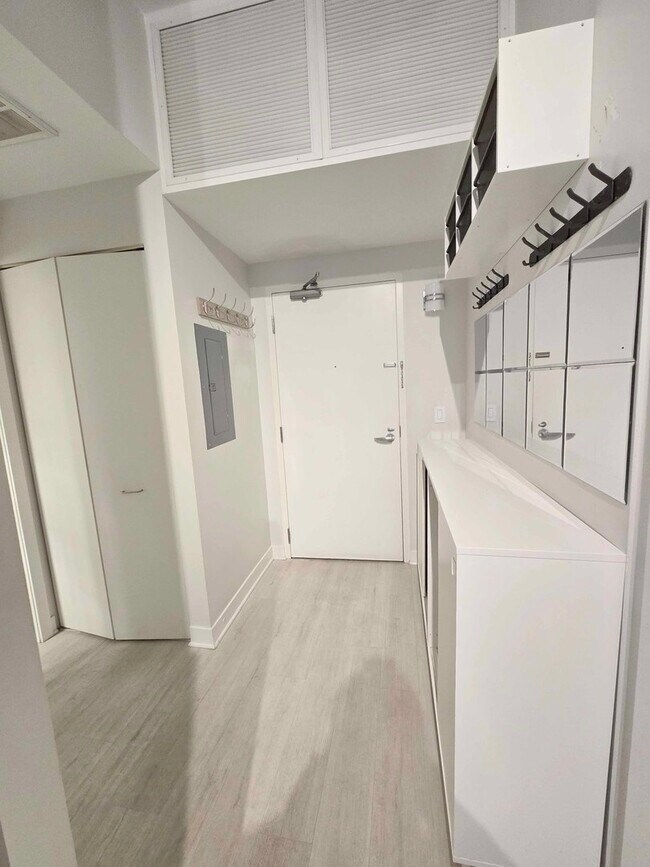 Foto del edificio - 650 W Wayman St