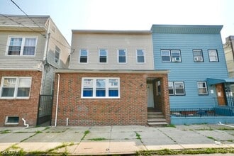 Building Photo - 210 Sandford Ave