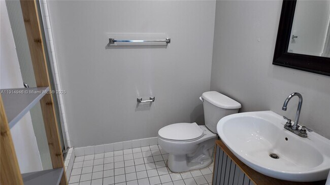 Foto del edificio - 10 SW South River Dr