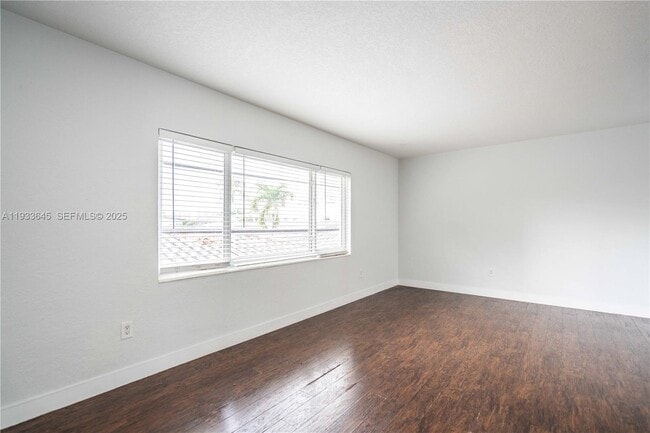 Foto del edificio - 1940 Biarritz Dr