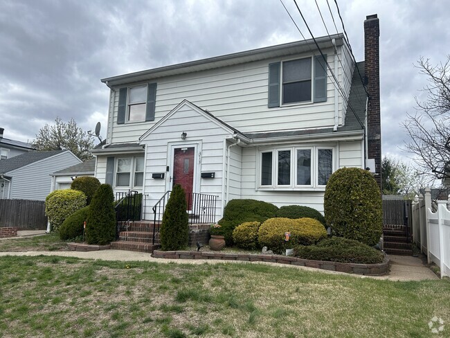 Building Photo - 313 3rd Ave