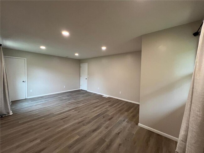 Building Photo - 6924 Barberry Ln