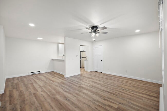 Building Photo - 509 S Perry Parkway