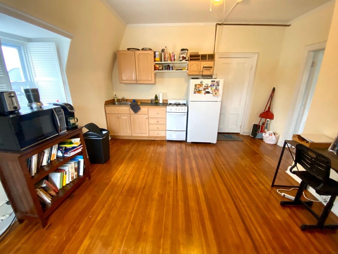 67 Perry St Unit 7, Newport, RI 02840 Condo for Rent in Newport, RI