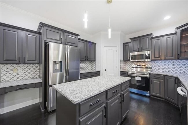 Building Photo - 2000 Millstone Dr SW