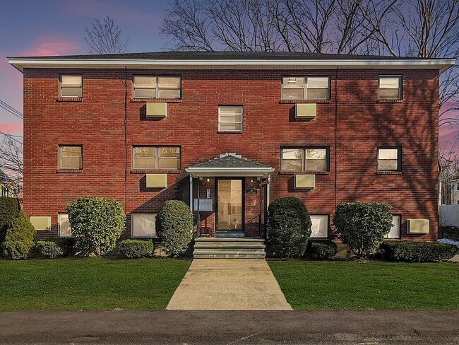 Building Photo - 8 Friend St