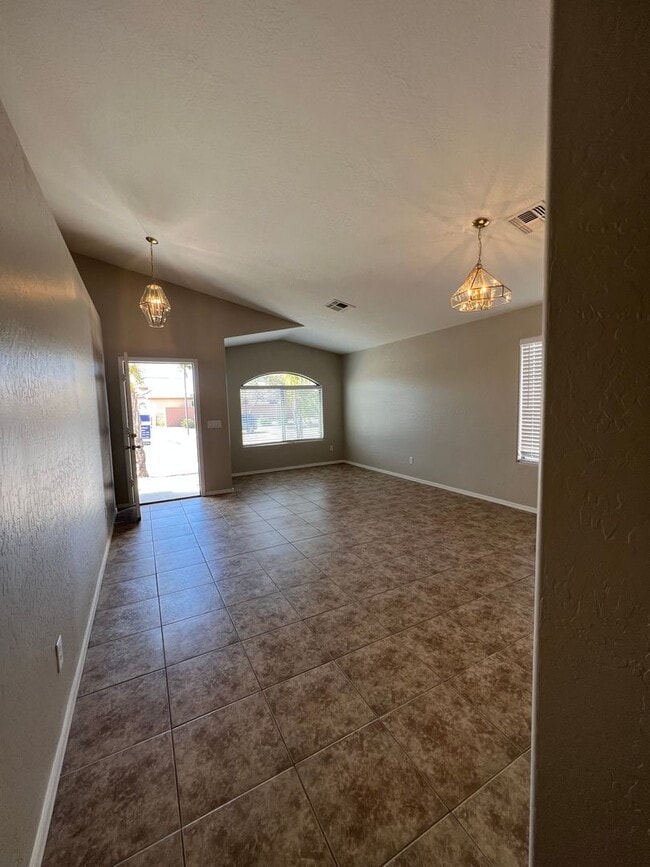 Building Photo - 4 Bedroom on Large Lot in Queen Creek