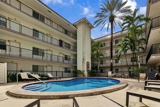 Building Photo - 924 SE 2nd St