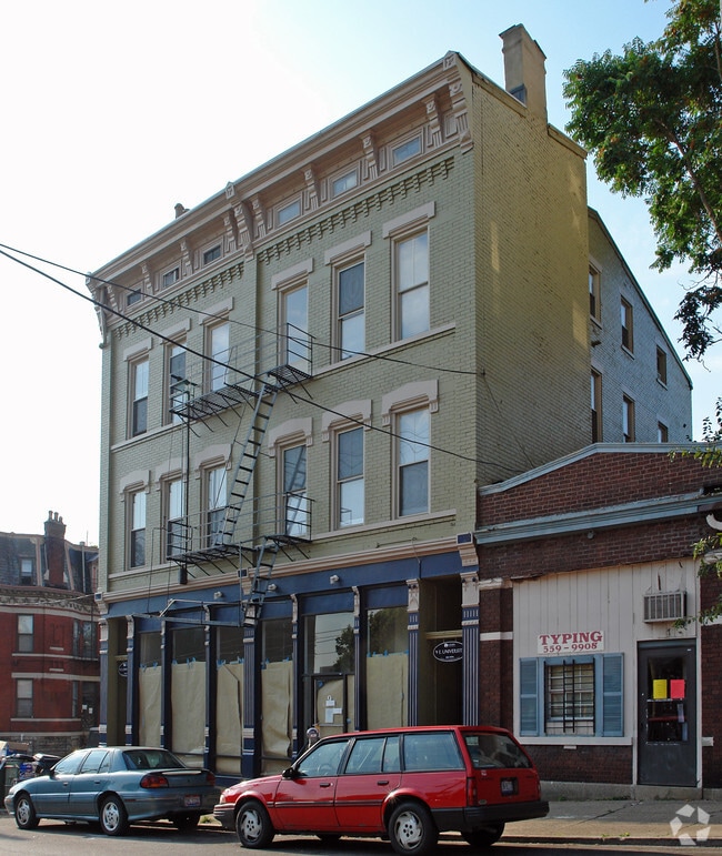 Building Photo - 9 E University Ave
