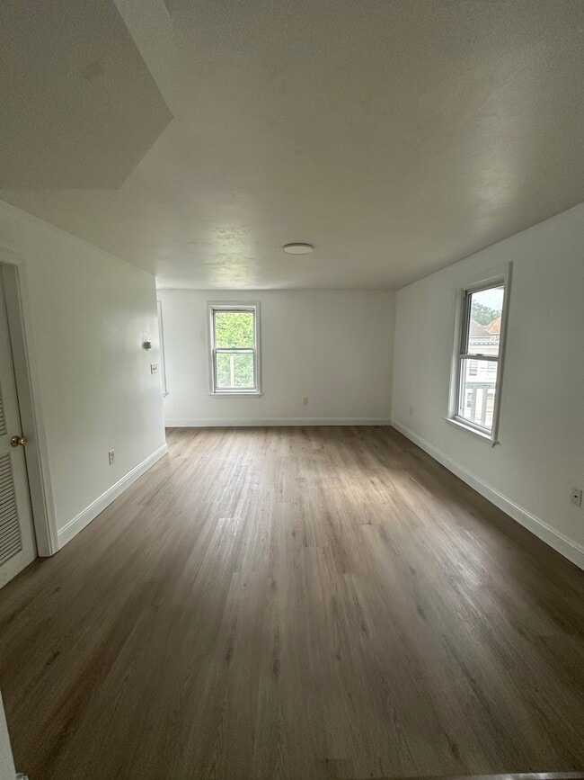 Building Photo - 48 Lunenburg St