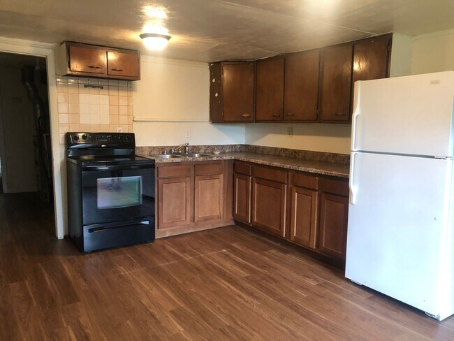 Foto del edificio - 3 bedroom; 1 bathroom House - AVAILABLE SOON!