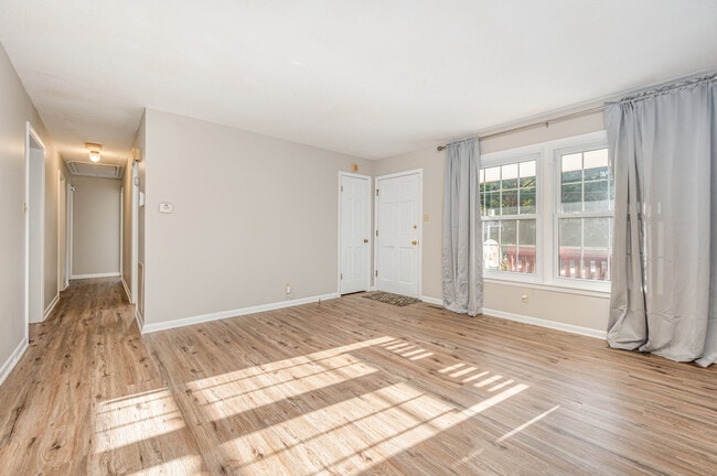 Foto del edificio - 1808 Majestic Dr