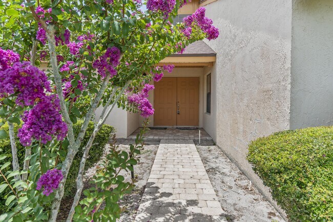 Building Photo - 6018 Shoreline Dr