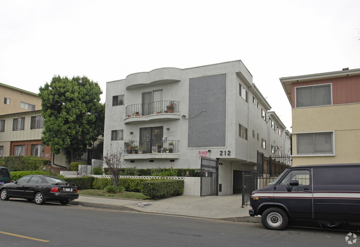 Building Photo - 212 S Mariposa Ave