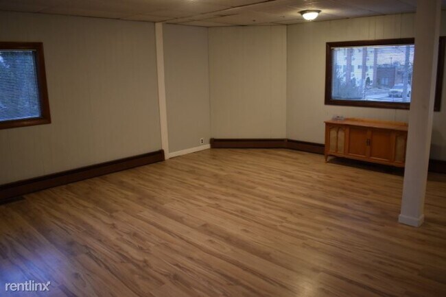 Foto del edificio - 225 Waterman Ave