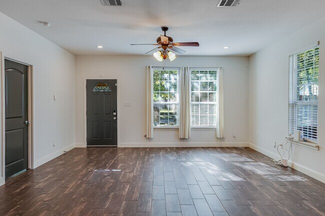 Foto del edificio - Beautiful 3 Bedroom, 2 Bath Home in Cleburne