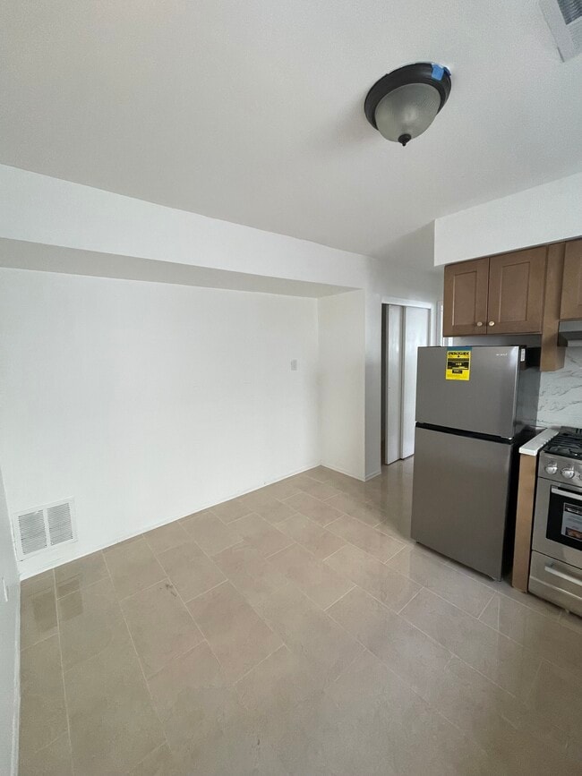 Building Photo - 134 Woodbine Ave