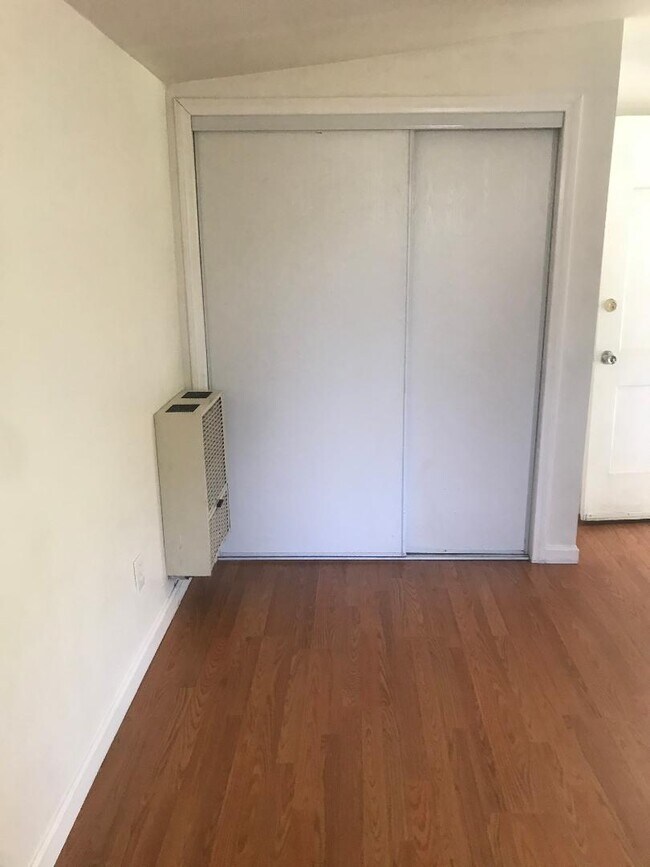closet - 11907 Brookhaven Ave