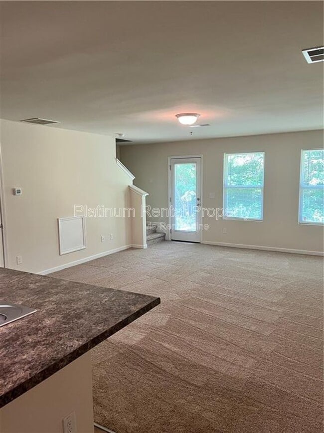 Building Photo - 2056 Belmont Cir NE