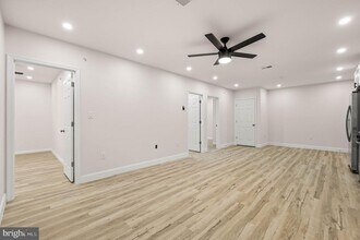 Building Photo - 437 W Girard Ave