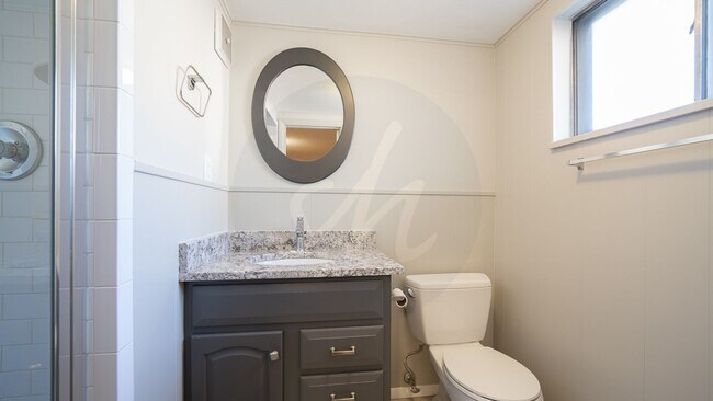 Building Photo - Rancher in Glen Oaks