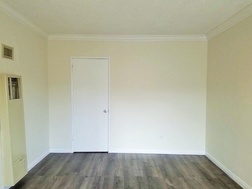 Foto del edificio - 360 W Chevy Chase Dr