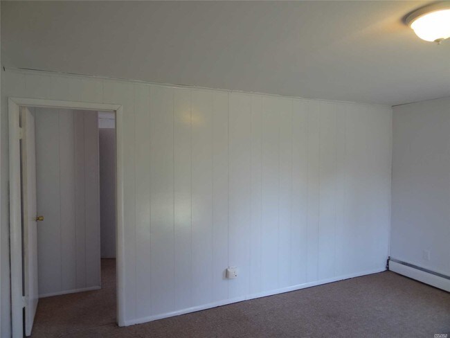Building Photo - 622 Spur Dr N